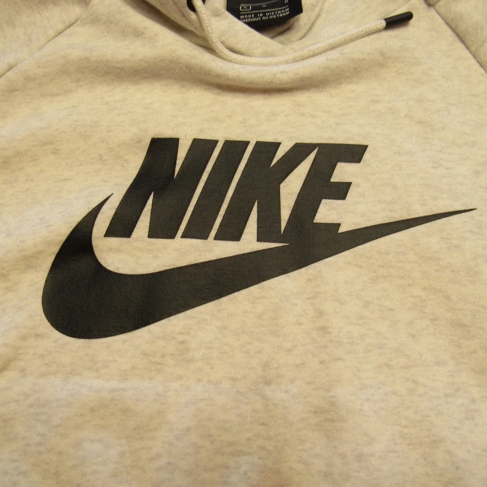 Nike sportswear essential